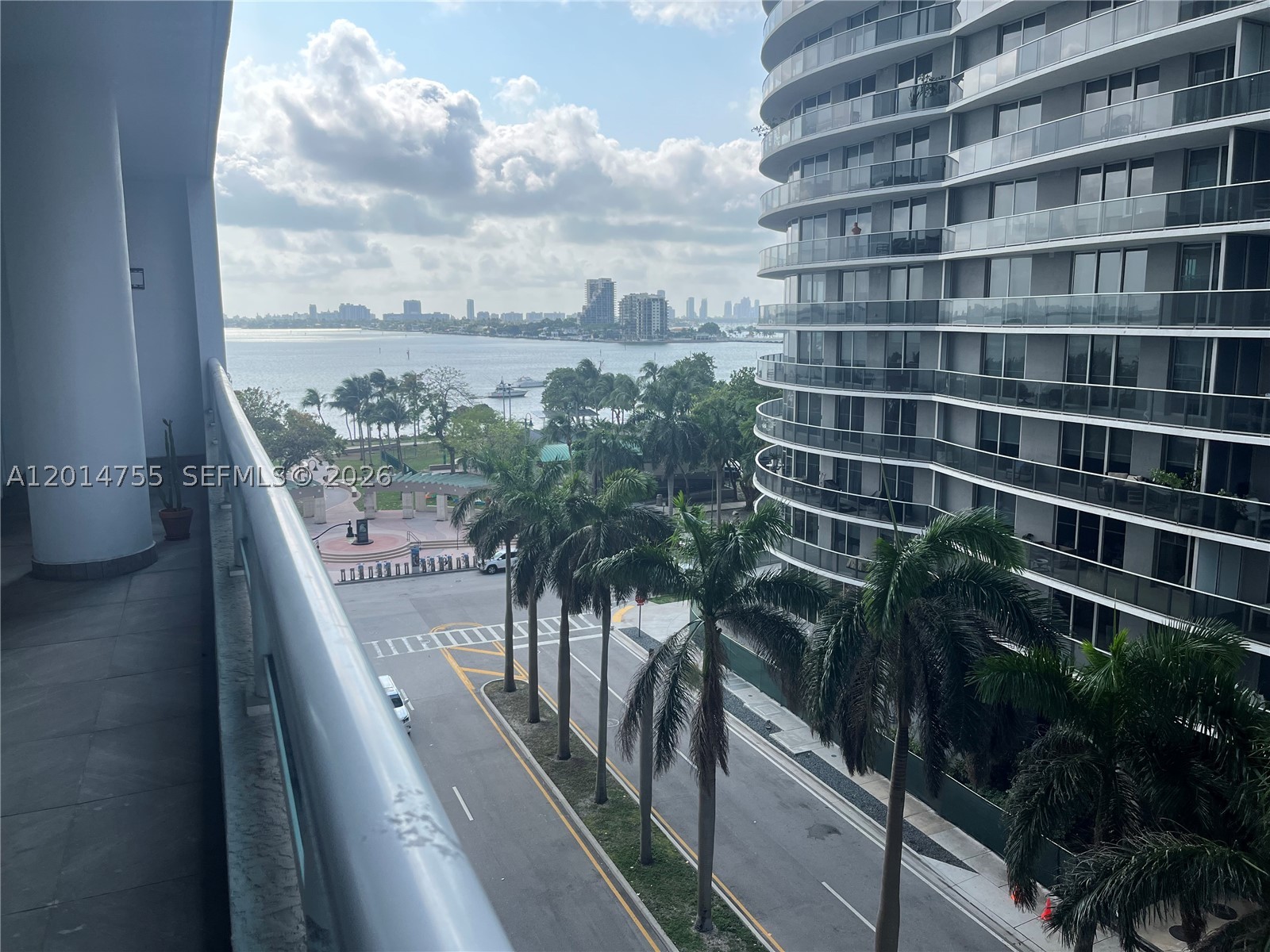1800 N Bayshore Dr 614