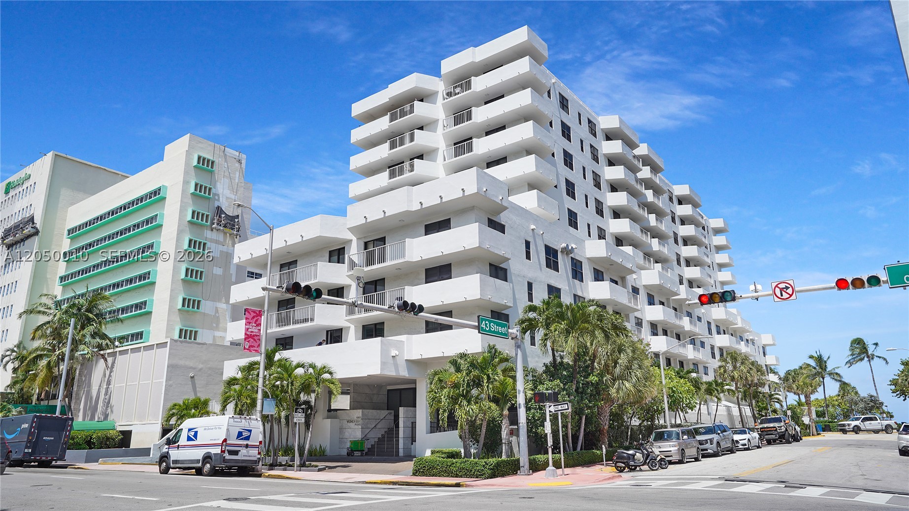 4301 Collins Ave 403