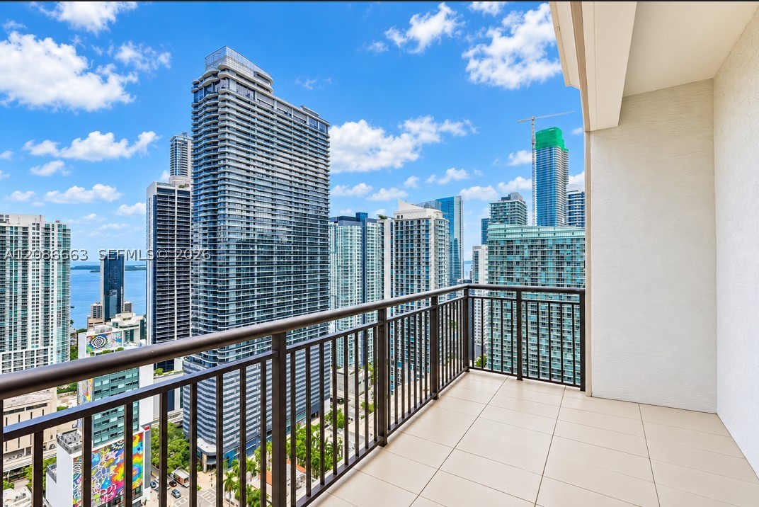 999 SW 1st Ave UPH12