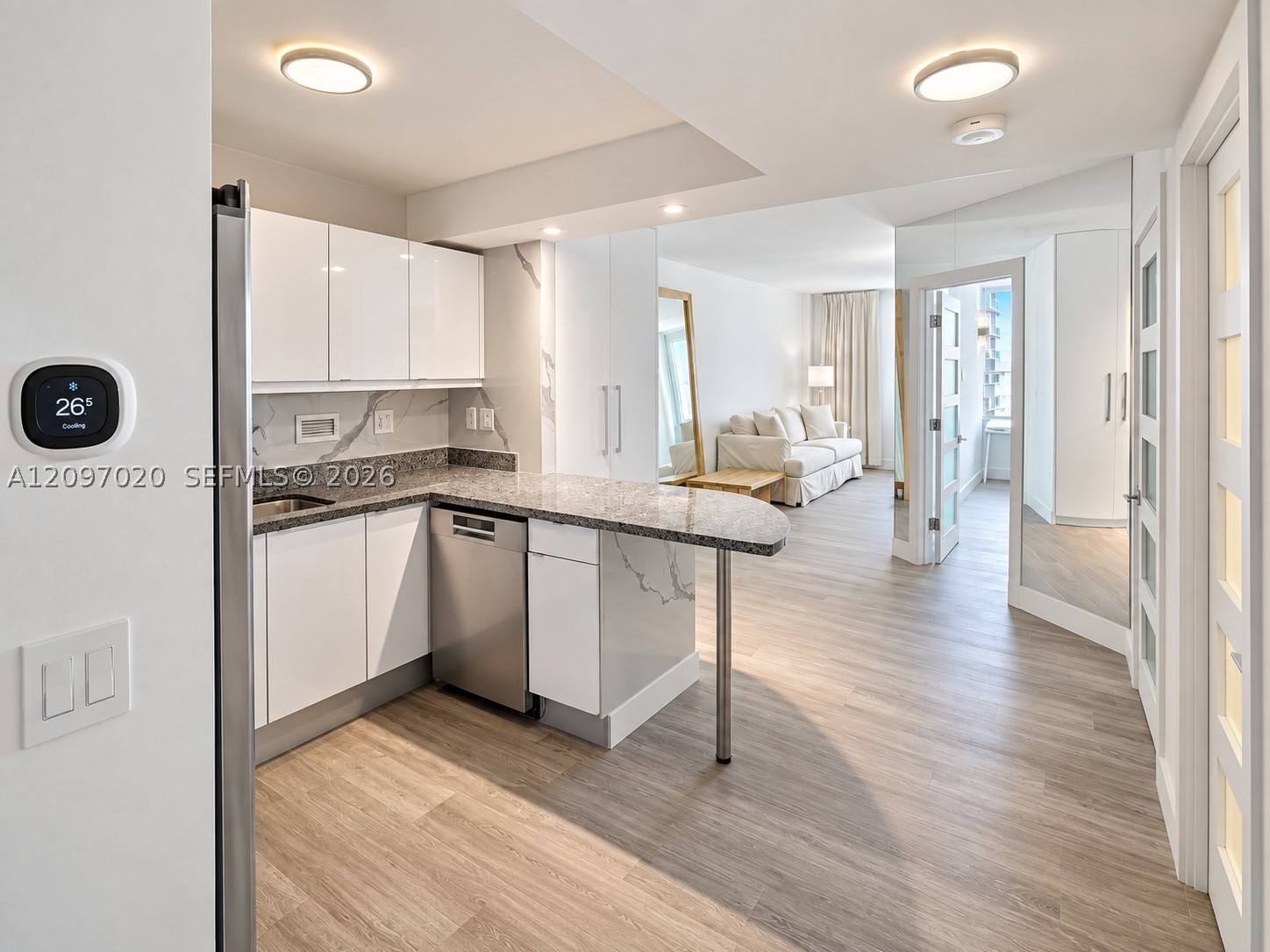 2301 Collins Ave 742