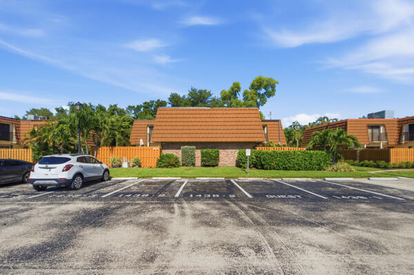 1438 Park Shore Circle 3