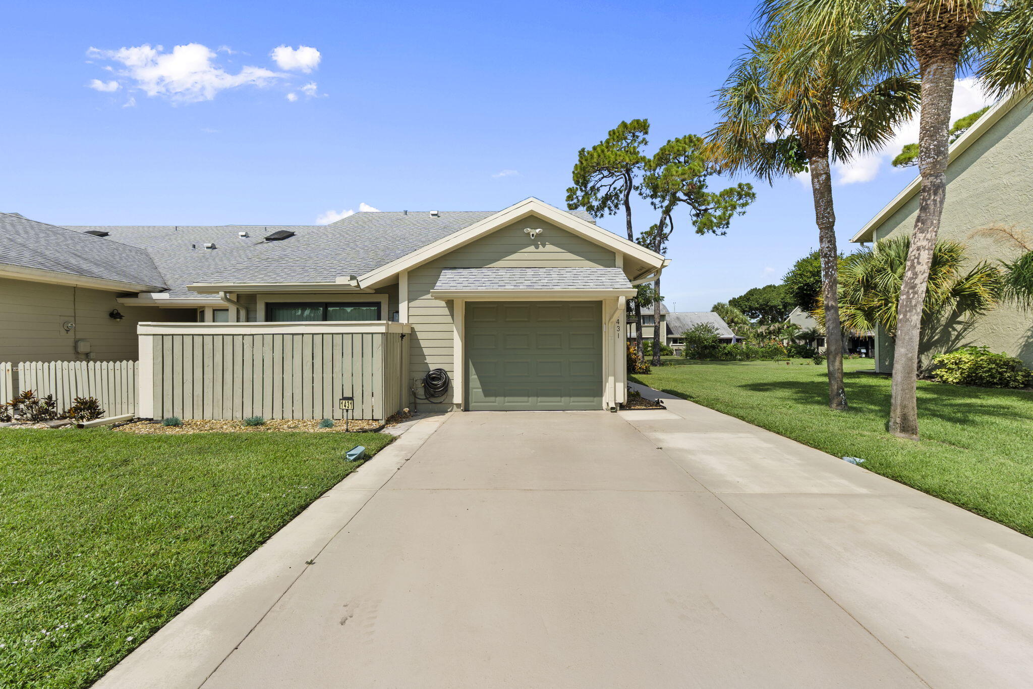 1431 SE COLCHESTER Circle