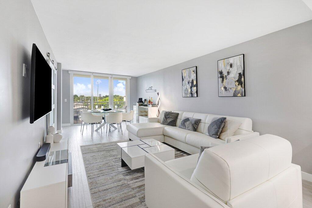 155 ISLE OF VENICE Drive 501