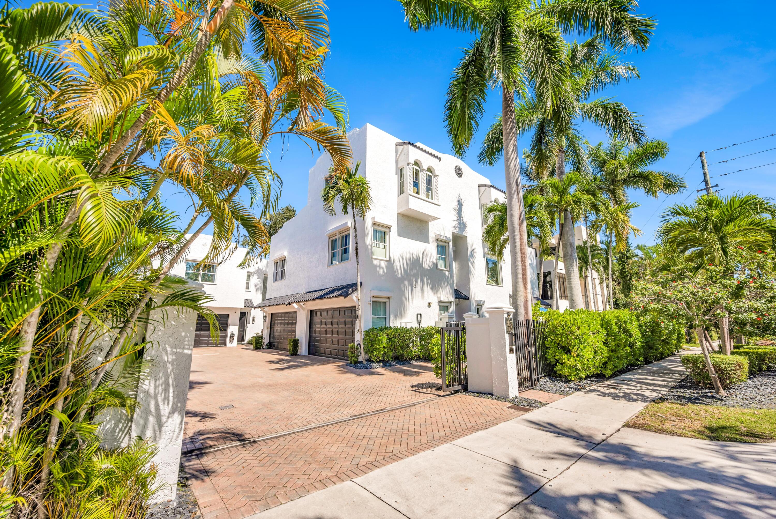 1627 E Broward Boulevard